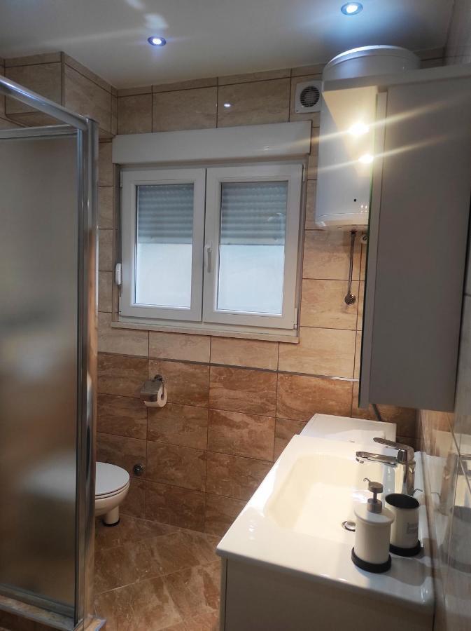 Garden House Apartment トレビニエ エクステリア 写真